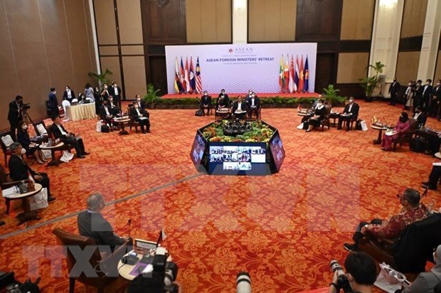 Vietnam calls for enhanced solidarity to build strong, resilient ASEAN Community
